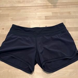 Lululemon Vintage Groovy Run Short size 8